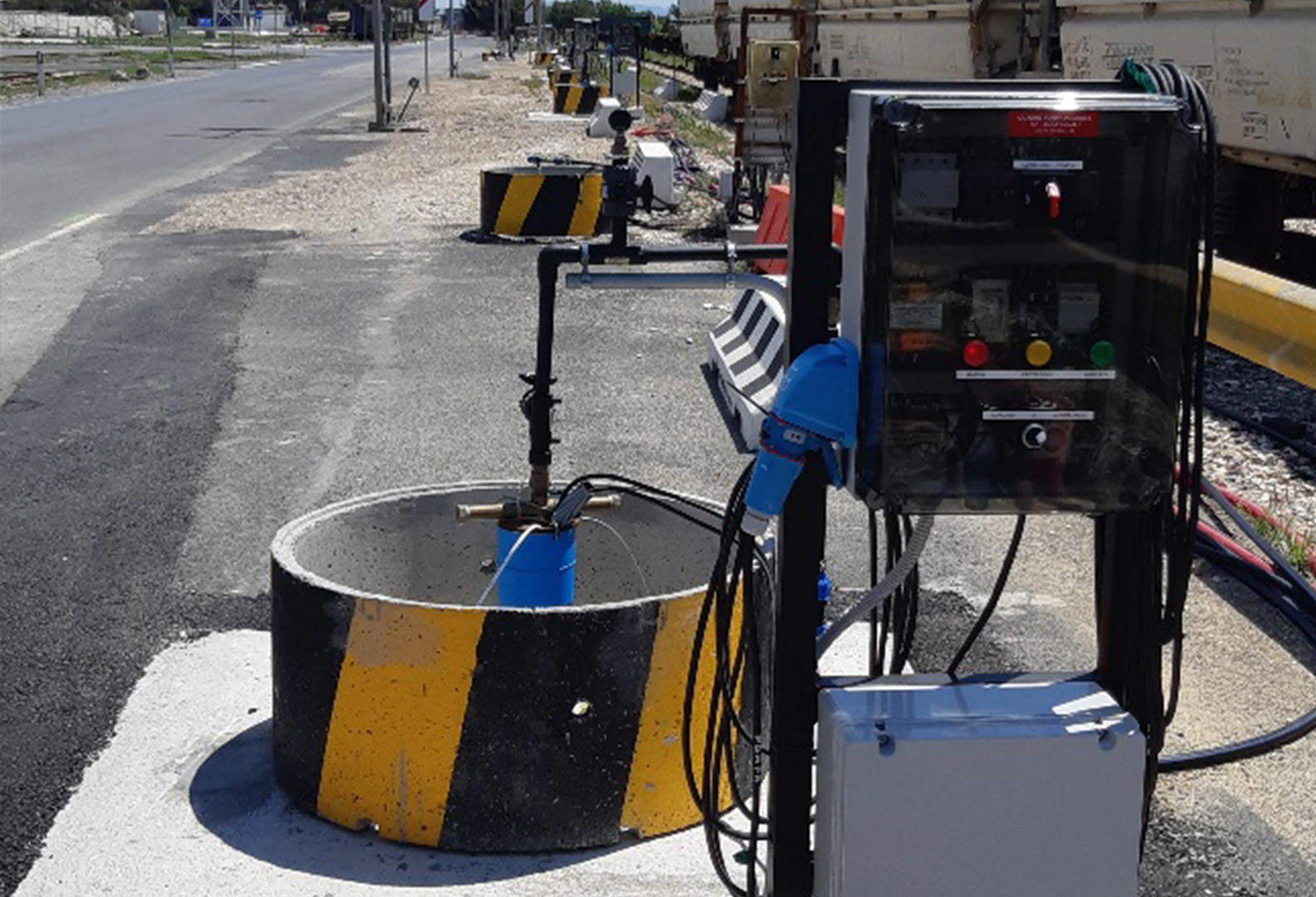 Hydraulic Containment System in use alongside a strip of road in Italy